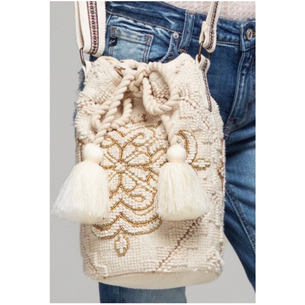 💕SOLD 🌸Ruggine Hand Woven Ethnic Navajo Pattern With Hand Beading Gold Metal